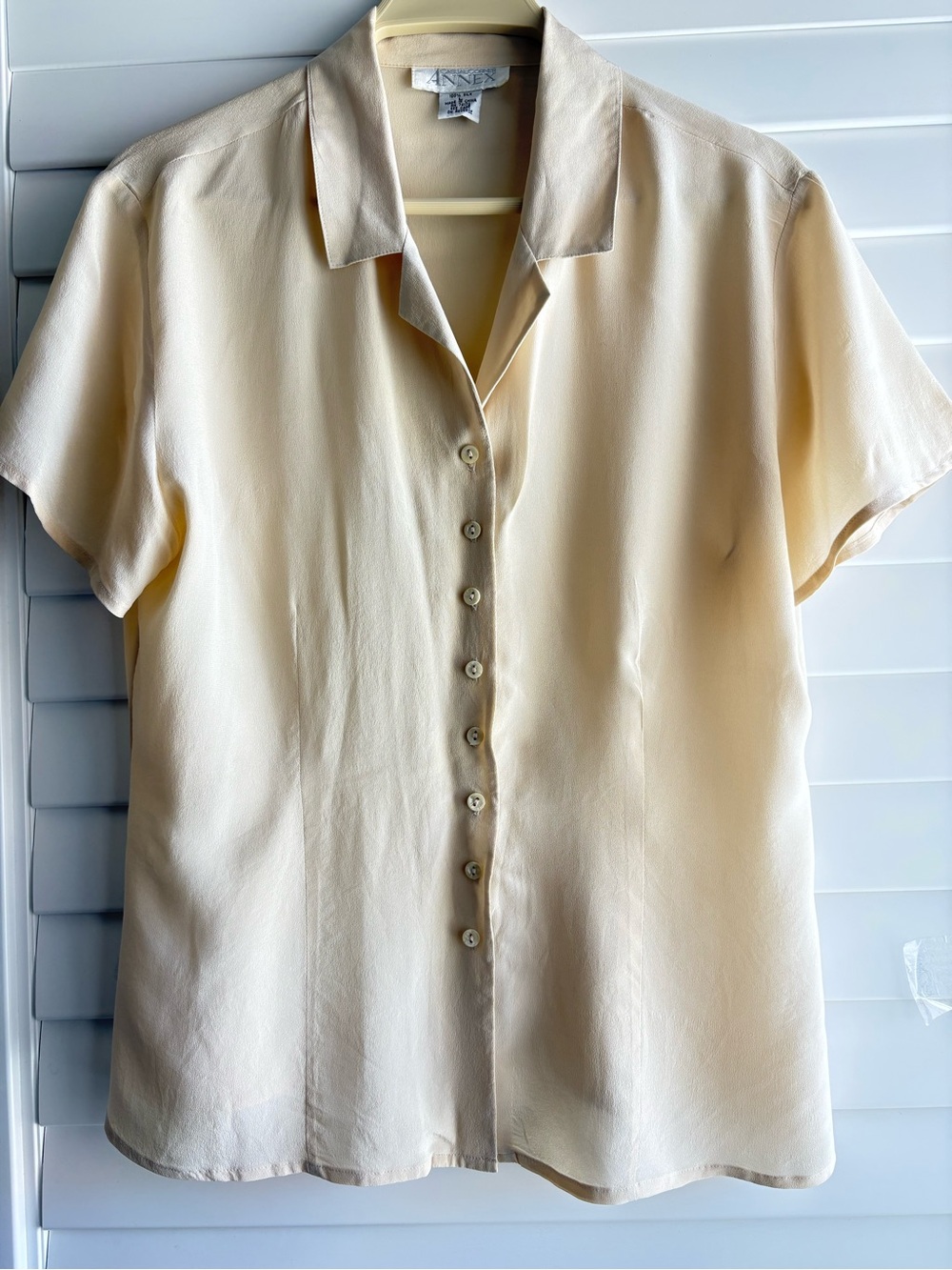 Casual Corner Annex Silk Cream Short-Sleeve Button-Down Blouse